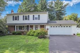 For Sale Residential 4 Bed 2 5 Bath 0 54 Acres Built In 1966 In New Windsor Ny New Windsor Private Patio Center Hall Colonial