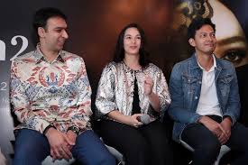 Rianti cartwright, fedi nuril, oka antara and others. 5 Perbedaan Film Ayat Ayat Cinta Dan Ayat Ayat Cinta 2 News Entertainment Fimela Com