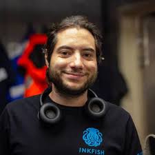 Descend into the deep with #MondayMeet! Today we're officially introducing  our new Communications Manager, Elin Thomas! See below to learn about  Elin's path into the deep-sea community: "I've been fascinated by the