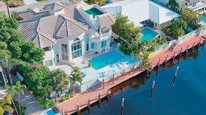 1 595 000 7 Castle Harbor Isle Dock Your Boat And Walk To The Beach From This Amazing Waterfront Estate Fort Lauderdale Miami Lauderdale Lauderdale By The Sea