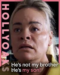 Who fancies an early Xmas pressie? 🎁 Well, look no further! 👀 The  #Hollyoaks Christmas episodes are now LIVE