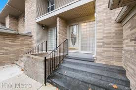 2009 Thornhill Pl, Detroit, MI 48207