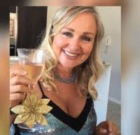 Lisa Straker's Instagram, Twitter & Facebook