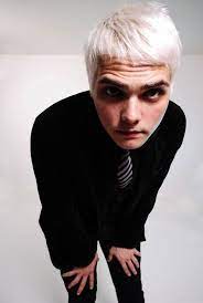 Pin By Heather Hobart On My Chemical Heartbreak Gerard Way Black Parade My Chemical Romance Wallpaper