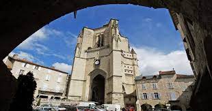 Un final en apothéose avec un énorme gâteau. Die Bastides Du Rouergue Gites De France