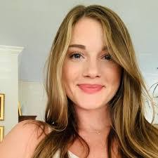 Hannah Holmes's Instagram, Twitter & Facebook