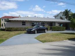 Semi Circle Driveways Small House How To Turn Your Home Into A Vacation Destination Circular Driveway Driveway Design Circle Driveway