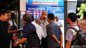 Manfaat pajak untuk membiayai semua pengeluaran negara seperti gaji pegawai negeri, gaji tentara, pembayaran utang pemerintah, dan membiayai pembangunan. 20 Petugas Sempat Kena Corona Pelayanan Di Samsat Polda Metro Dipindah