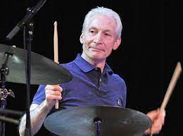 È con immensa tristezza che annunciamo la morte del nostro amato charlie watts. Ksk E8pwlfd5xm