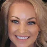 Deana Curry's Instagram, Twitter & Facebook