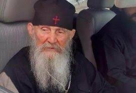 Ο γέροντας εφραιμ ο φιλοθεΐτης λεέι την ευχή. G Efraim Filo8eiths Koinwnia Or8odo3ias