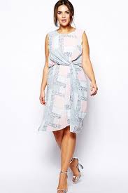 Headed To A Wedding 6 Plus Size Dresses To Rock Refinery29 Http Www Refine Plus Size Wedding Guest Outfits Plus Size Dresses Uk Wedding Guest Dress Summer