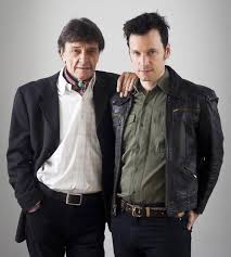 Al reproducir el vídeo de la música, usted encontrará un botón descargar en la parte superior derecha. Moris Y Antonio Birabent Canciones En Familia