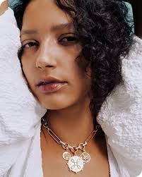 Julie Tweed's Instagram, Twitter & Facebook