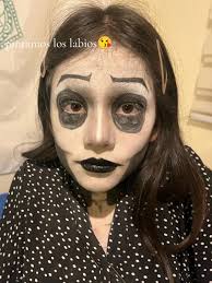 Coraline Mutter Schminken