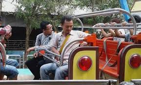 Oleh karena tiket masuk ancol tergolong cukup murah, maka tidak heran jika tempat wisata ini selalu dipenuhi lautan manusia yang ingin berlibur ke. 10 Foto Juwana Water Fantasy Pati Harga Tiket Masuk Jam Buka Lokasi Fasilitas Wisata Nomer Telepon Jejakpiknik Com