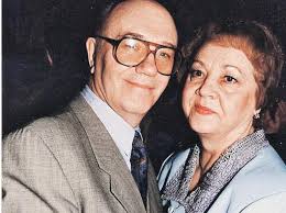 Леонид куравлёв с женой сын василий жена (1960—2012) 10 — нина васильевна (15.05.1939 — 05.04.2012) 11 12 , преподаватель английского языка, работала завучем школы 3. Kuravleva Nina Vasilevna Kratkaya Biografiya Lichnaya Zhizn Foto