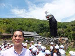 兵庫県 谷口進一さん 株式会社夢舞台代表取締役社長 に聞きました q 2おすすめの瀬戸内のスポット 自慢の瀬戸内の一品を教えて下さい a 芸術祭期間中に初めて訪れた島々は何処も強い印象が残りました どこも甲乙つけ難いのですが 豊島美術館 の雰囲気が妙