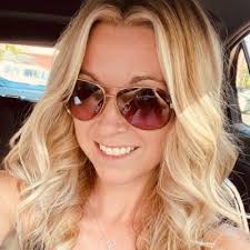 Sara Panek (@sjuhes)