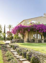 9 Hoteles En Los Que Desconectar Del Mundo Casas De Campo Casas De Roca Casas Toscanas