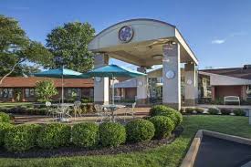 According to the medicare.gov website, has 164 beds that are certified for either medicare or medicaid. Delmar Gardens West In Town And Country Mo Reviews Complaints Pricing Photos Senioradvice Com