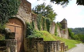 There are numerous english translations and adaptations, including a contemporary adaptation by david ives. Quel Est Le Meilleur Restaurant De Figeac Penne Tourisme