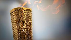 وفي حفل بسيط خلا من الاستعراضات التي رافقت الاحتفالات على مرّ تاريخ هذه الالعاب، واكب وصول الشعلة الاولمبية خمسة عازفين عزفوا ألحانا جذابة، تحت سقف يحميهم من رذاذ المطر أمام الإعلاميين وحفنة من الرسميين، وامام مدرجات خالية في الاستاد الاولمبي في كومازاوا في الضاحية. ÙƒÙˆØ±ÙˆÙ†Ø§ ÙŠÙ„ØºÙŠ Ù…Ø´Ø§Ø±ÙƒØ© Ø§Ù„Ø£Ø·ÙØ§Ù„ ÙÙŠ Ù…Ø±Ø§Ø³Ù… Ø´Ø¹Ù„Ø© Ø§Ù„Ø£ÙˆÙ„Ù…Ø¨ÙŠØ§Ø¯