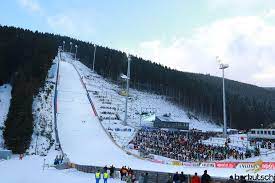 Für samstag war ein teamwettkampf der männer, für sonntag jeweils ein einzelspringen der frauen und männer vorgesehen gewesen. Skispringen Damen Weltcup Neustadt Statt Hinterzarten