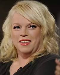 Janelle's hair style and beauty in Sister Wives