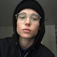 PRVÉ FOTO po operácii: Ellen Page si nechala odstrániť prsia, TAKTO sa mení  na muža!