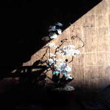 Arte digital es una disciplina creativa de las artes plásticas en torno a la aplicación de programas vectoriales y gratificadores. Utsuroi La Palabra Japonesa Que Revela La Relacion Secreta Entre Luz Y Sombra