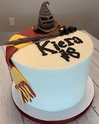 It's pretty difficult to believe that these were baked without the use of magic. Harry Potter Cake Design Images Harry Potter Birthday Cake Ideas