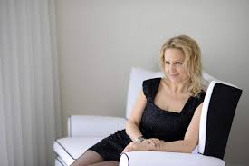 Shaynna blaze was born on 2 april, 1963 in australia, is an interior designer television personality. Shaynna Blaze Talks The Block Life In The Spotlight And More Tlc Interiors