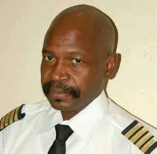 Who holds the record amount of lifetime flight hours for a pilot flying any  type aircraft?