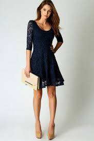 Désirant faire l'acquisition d'une robe de mariée pas chère vous vous préoccupez déjà d'avoir à en acheter deux, une pour la mairie et une pour la cérémonie religieuse. Comment Trouver Une Robe De Cocktail Pas Cher Archzine Fr Robe Cocktail Robe Dentelle Bleu Robe Dentelle