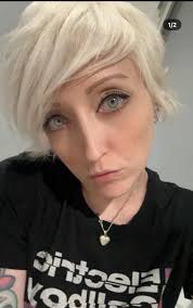 having green eyes does not mean you are beautiful