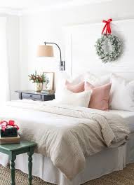 Waking up to the glow of a christmas tree or fun of plaid bedding can bring so much delight and joy! 50 Adorable Christmas Bedroom Decor Ideas Digsdigs