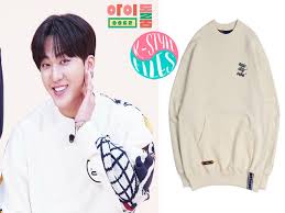 On the august 20 broadcast of jtbc's idol room, mcs jung hyung don and defconn visited jyp's new headquarters and were met by park jin young himself, who showed the mcs around. Stray Kids On Idol Room Ep 43