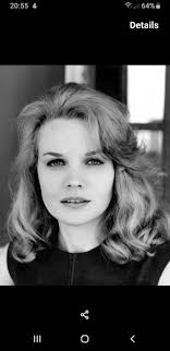 Actress in sixteen candles movie