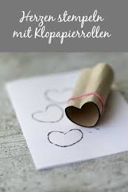 Herzen Stempeln Mit Klopapierrollen Mutti So Yeah Diy Valentinstag Fur Ihn Valentinstag Basteln Kinder Klopapierrollen