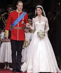 Kate Middleton S Wedding Dress Designed By Sarah Burton Alexander Mcqueen Wedding I Kate Middleton Wedding Dress Kate Middleton Wedding Royal Wedding Dress