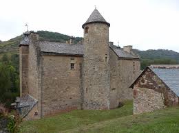 Voici le type d'annonce formidable. Manoir Medieval A Vendre En France