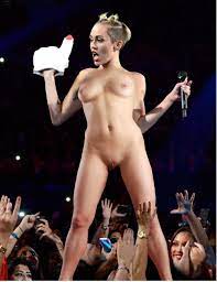 Famous singers naked - 69 photo