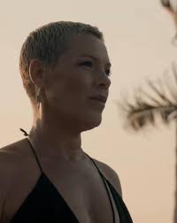 DEFINE THIS woman IN JUST ONE WORD ❤️