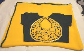 Black And Gold Combination Blouse Designs Pin By Priya On Blouses N Work Saree Blouse Designs Simple Blouse Designs Trendy Sarees