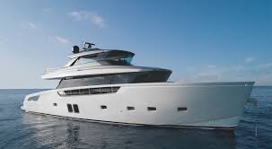 The second hull is slated for delivery in april 2021 and the third at the start of 2023. San Lorenzo Yacht Crossover Sx76