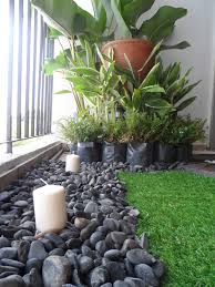 Mendekorasi rumah tidak perlu modal besar. 30 Gambar Idea Mini Landskap Simple Untuk Hias Laman Rumah Ilham Dekorasi