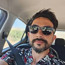 An actor who looks the same in every movie