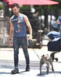 Theroux responded by reposting the pics on his own instagram story, adding a meme of two puppies blowing. Justin Theroux In 2021 Justin Theroux Lookbook Men Mens Street Style