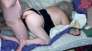 Velha BBW com grandes mamas fez um bom boquete e enquadrou sua bunda para  sexo anal